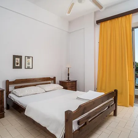Glaros Beachfront In Daire *