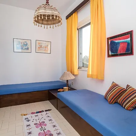 Glaros Beachfront In Daire