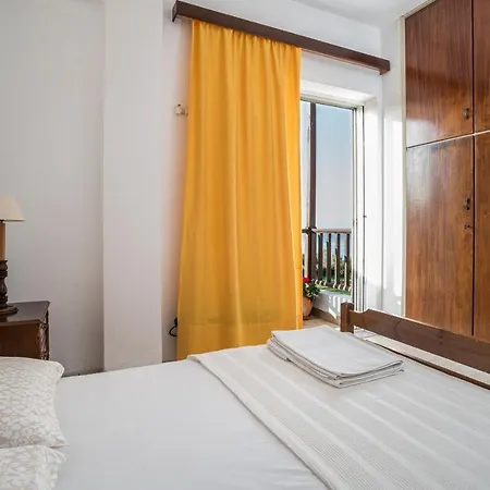 Glaros Beachfront In Daire *